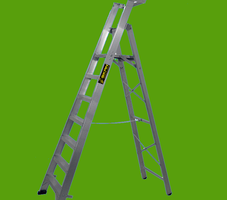 Escalera de tijera con plataforma