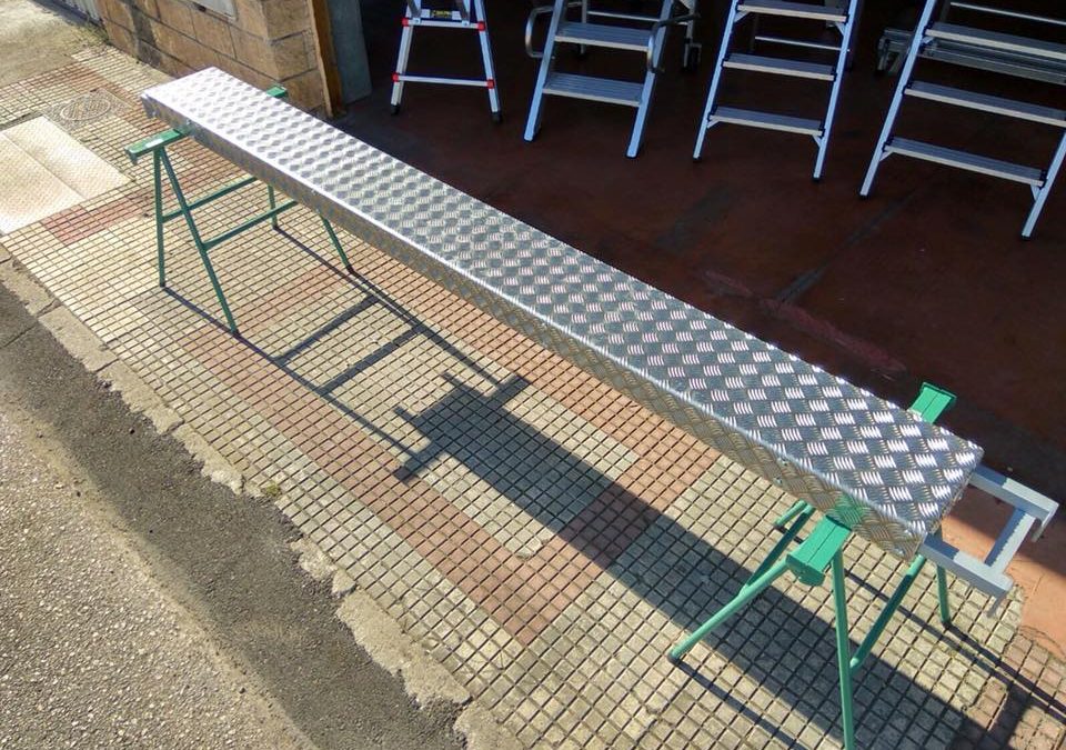 Pasarela con ganchos telescópicos