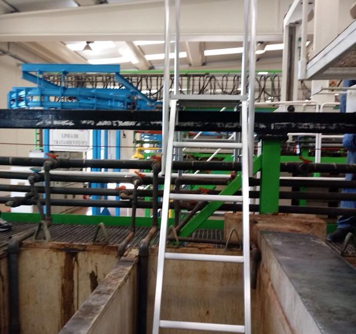 Escalera de acceso a pozo