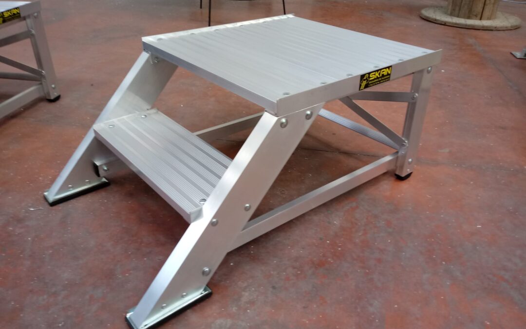 Taburete industrial con plataforma