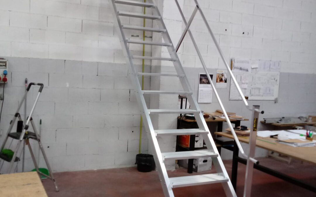 Escalera industrial fija