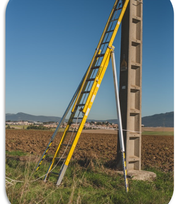 Escalera de seguridad para fachadas y postes rígidos