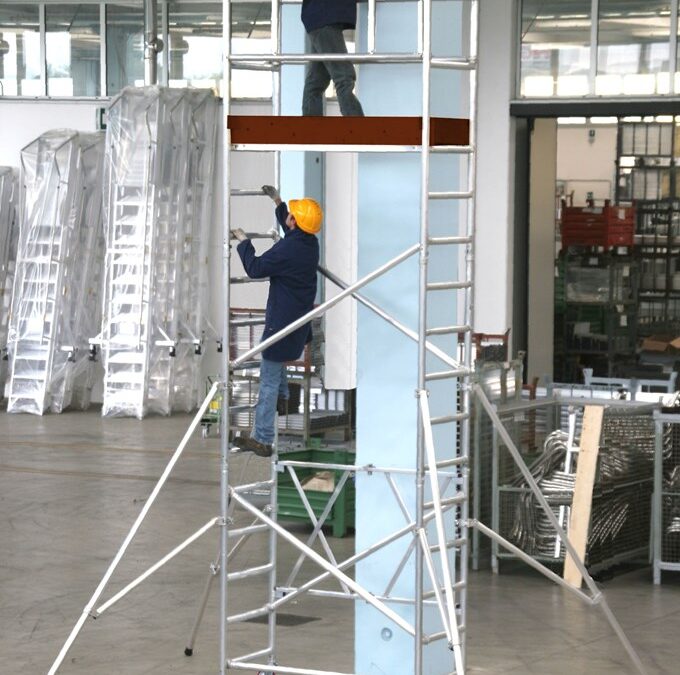 Andamio móvil profesional modular con base plegable (I)