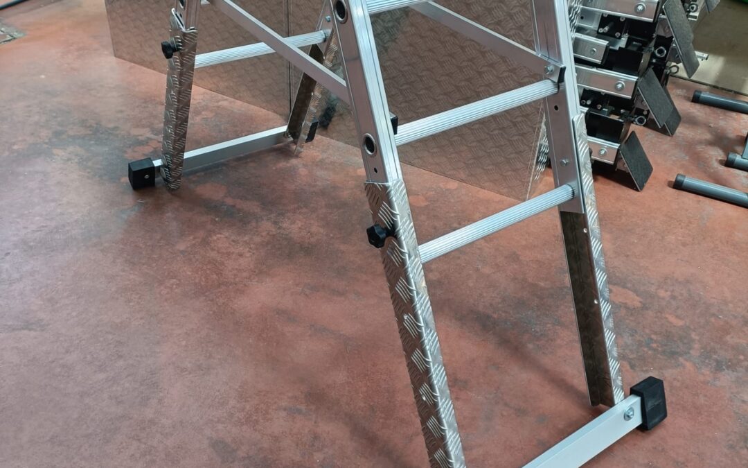 Taburete industrial con patas telescópicas